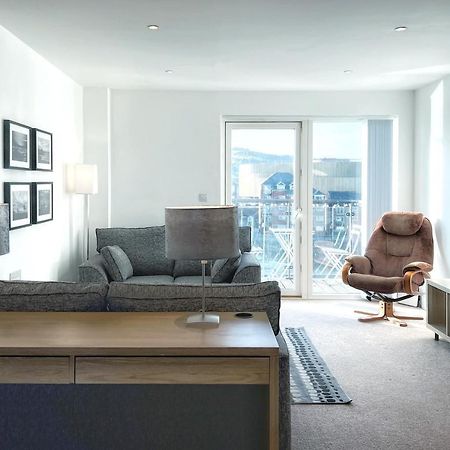 Elegant And Bright Seaside Apt In Swansea Marina Exteriör bild