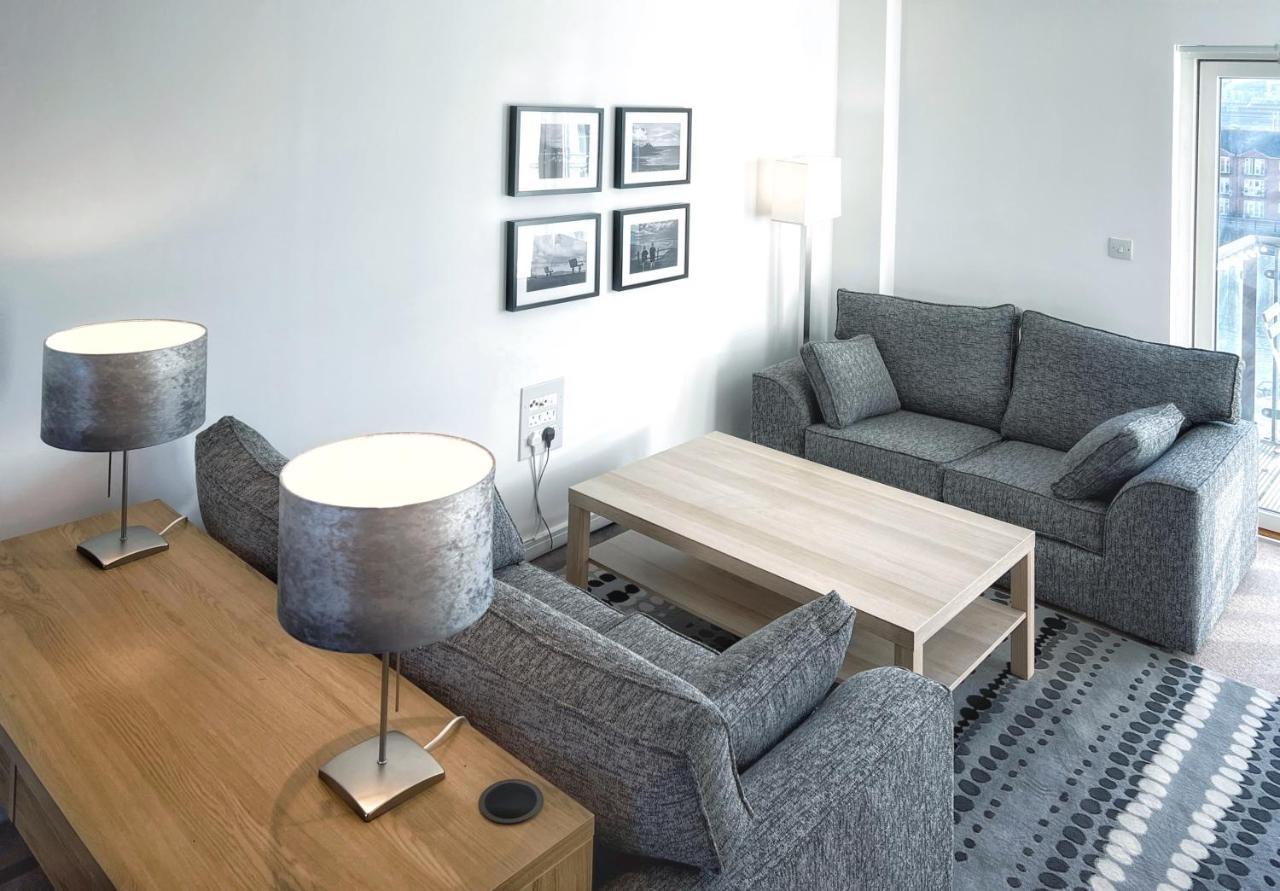 Elegant And Bright Seaside Apt In Swansea Marina Exteriör bild