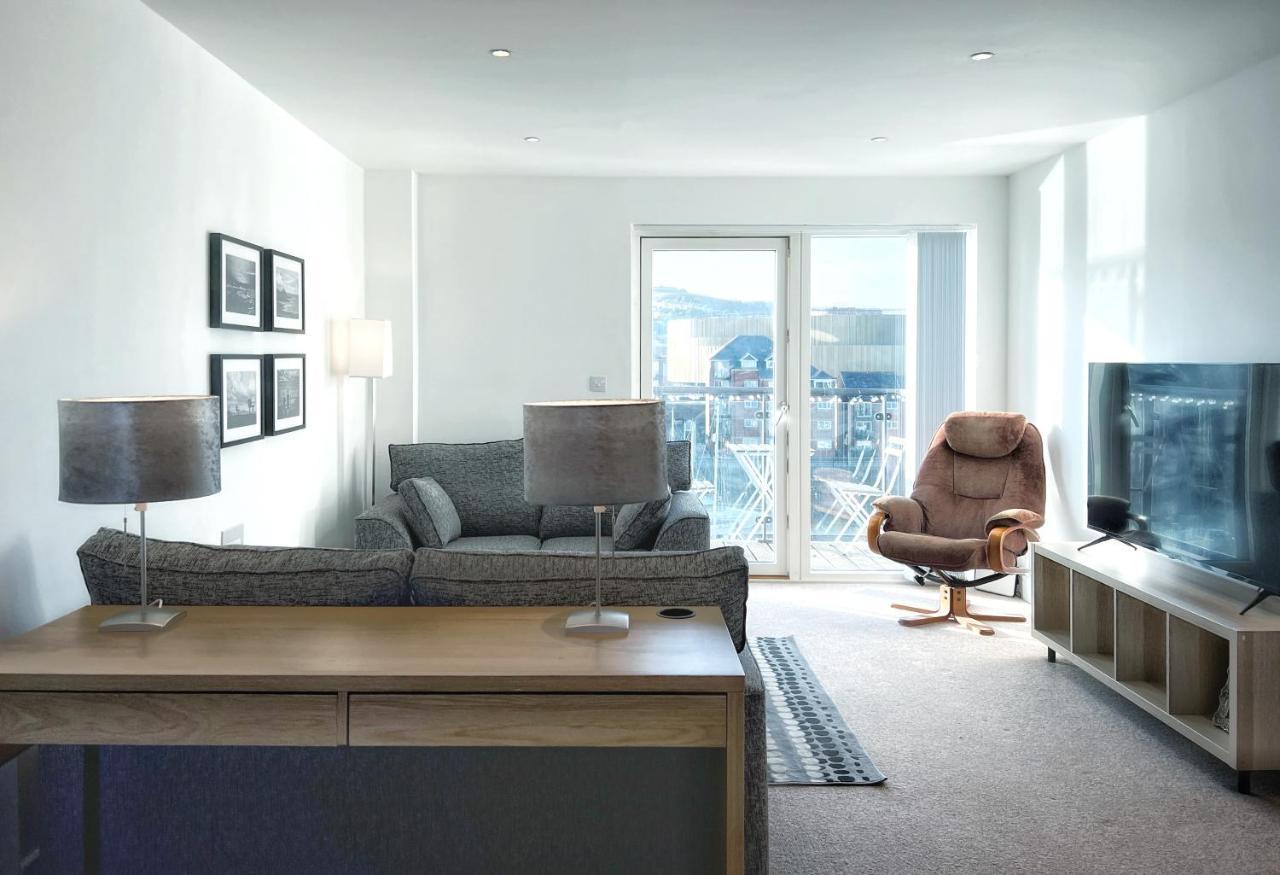 Elegant And Bright Seaside Apt In Swansea Marina Exteriör bild