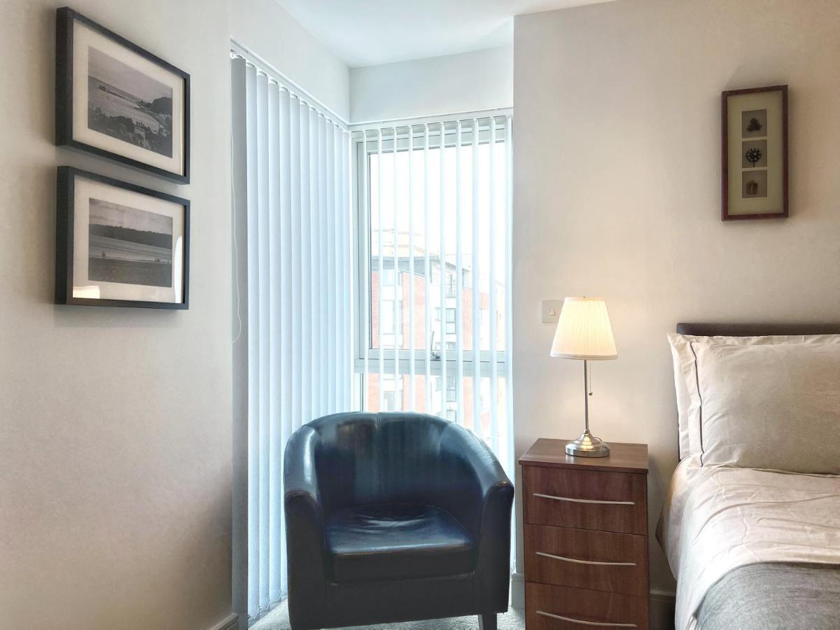 Elegant And Bright Seaside Apt In Swansea Marina Exteriör bild