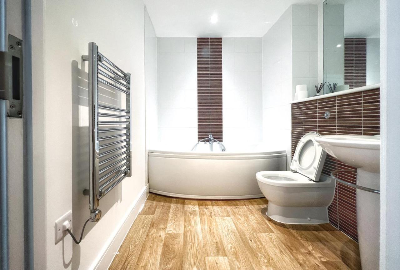 Elegant And Bright Seaside Apt In Swansea Marina Exteriör bild