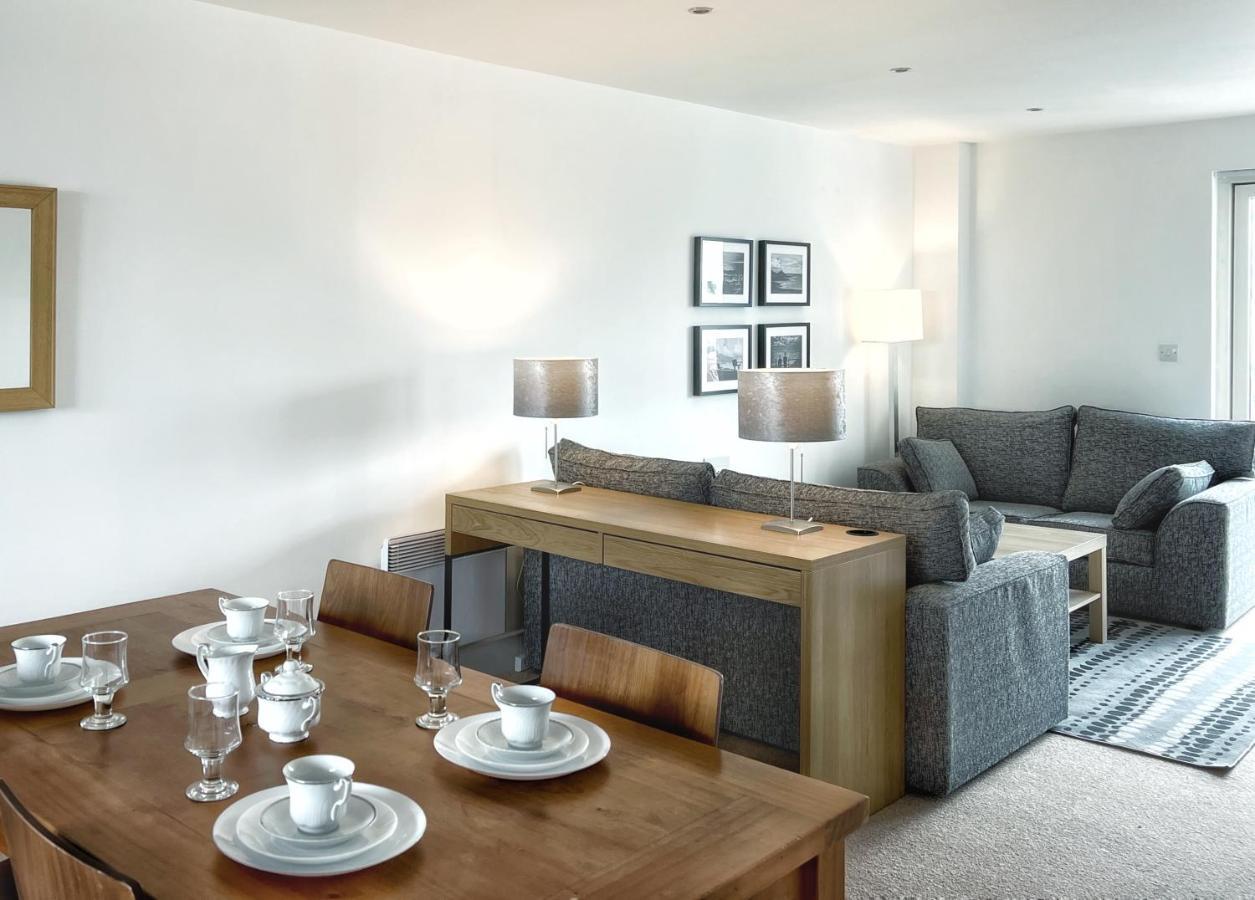 Elegant And Bright Seaside Apt In Swansea Marina Exteriör bild