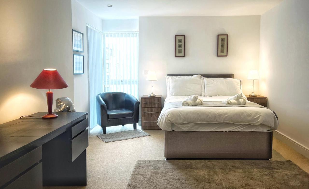 Elegant And Bright Seaside Apt In Swansea Marina Exteriör bild