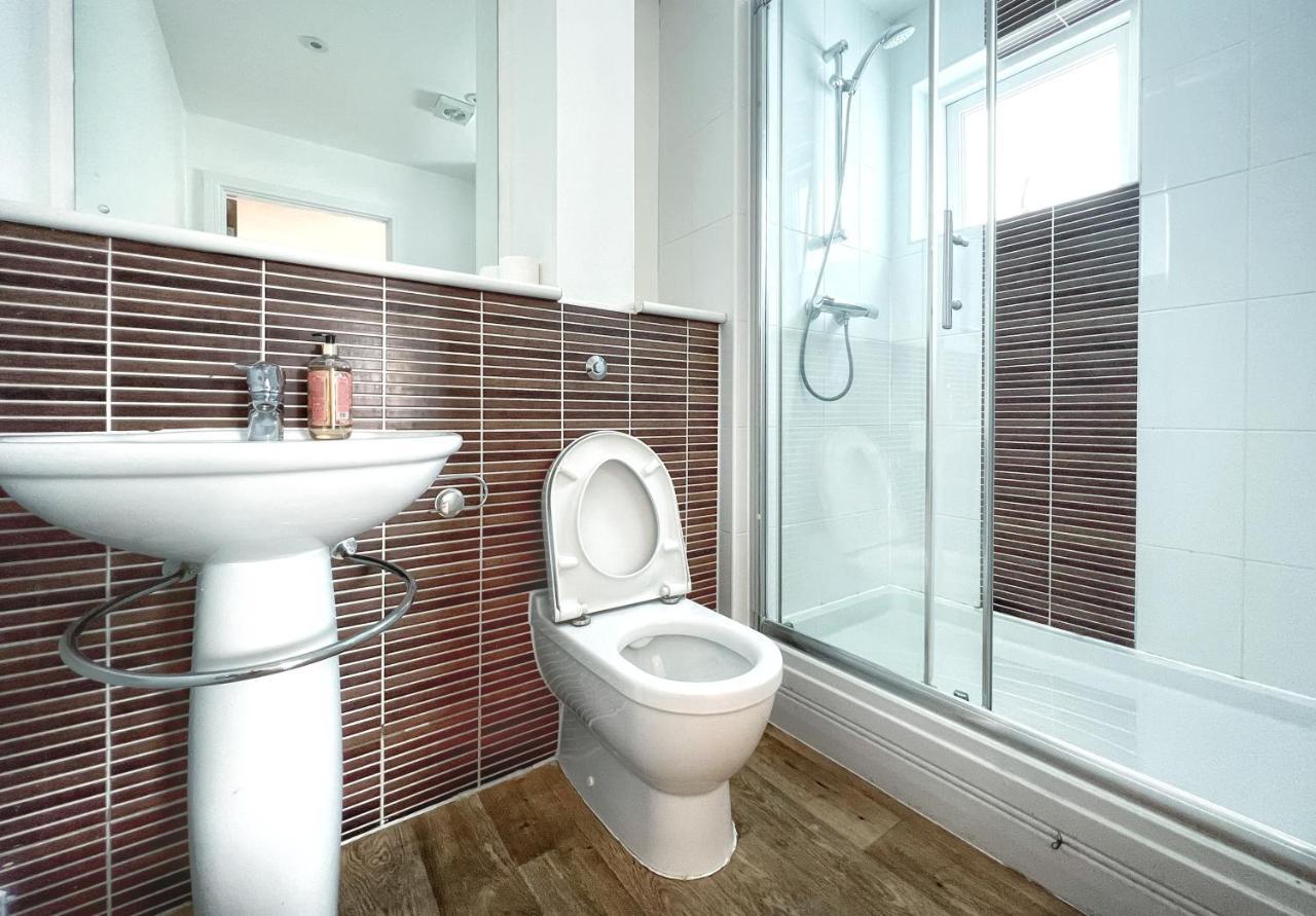 Elegant And Bright Seaside Apt In Swansea Marina Exteriör bild