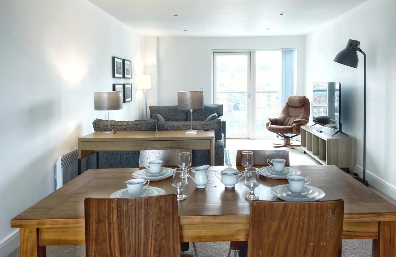 Elegant And Bright Seaside Apt In Swansea Marina Exteriör bild