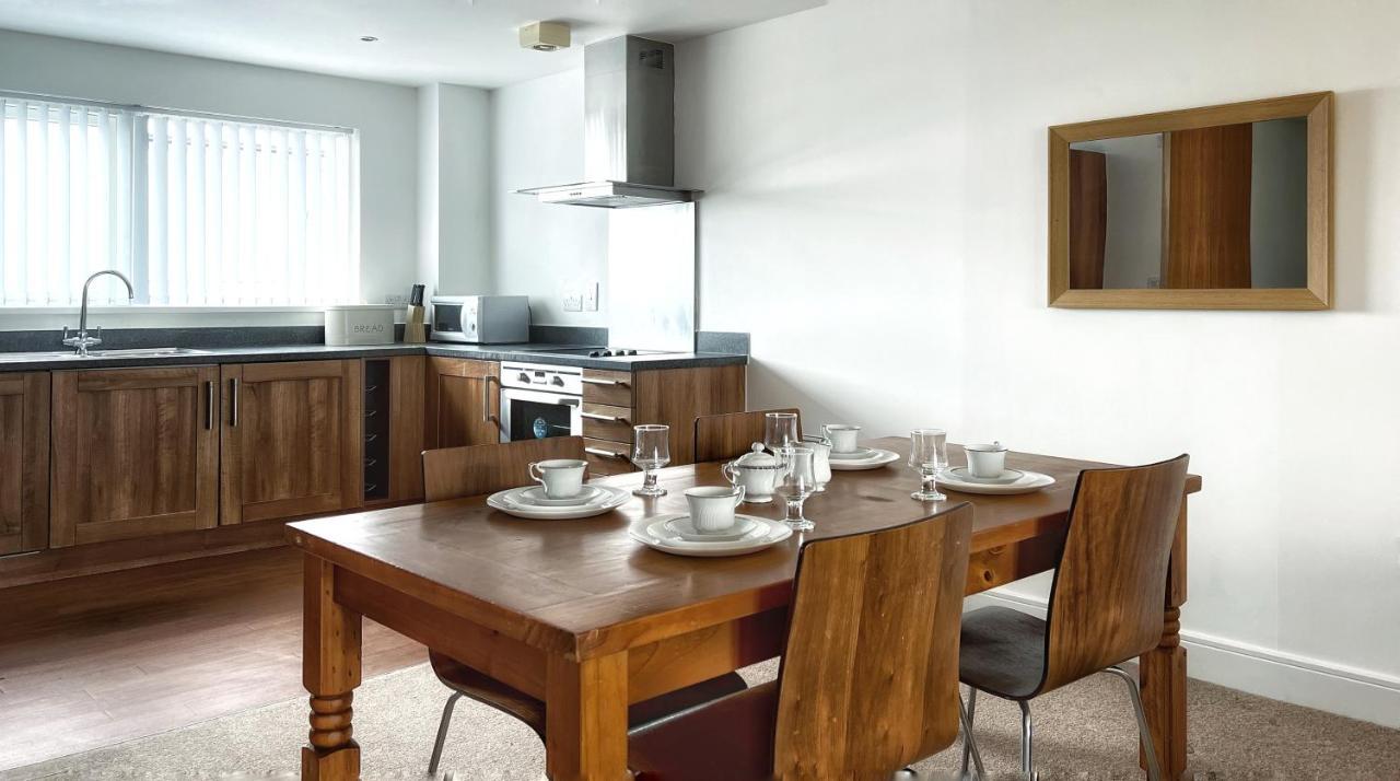 Elegant And Bright Seaside Apt In Swansea Marina Exteriör bild