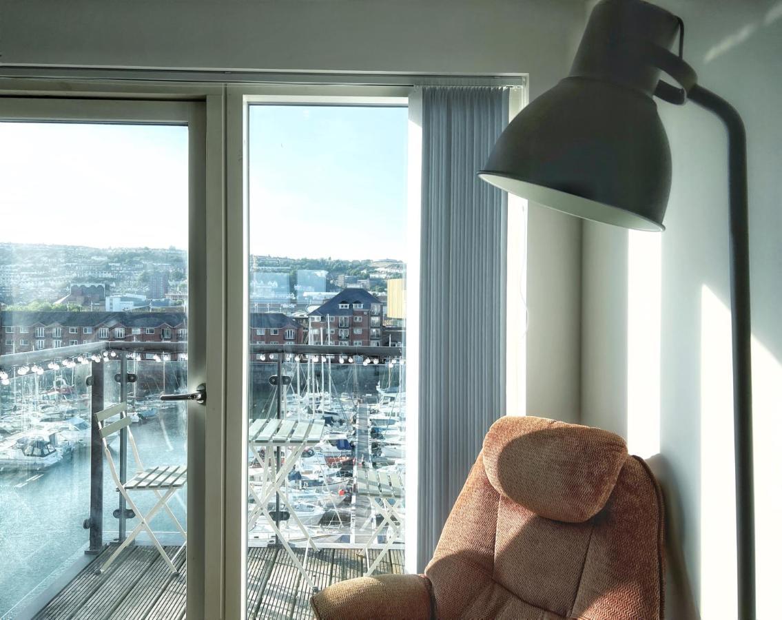Elegant And Bright Seaside Apt In Swansea Marina Exteriör bild