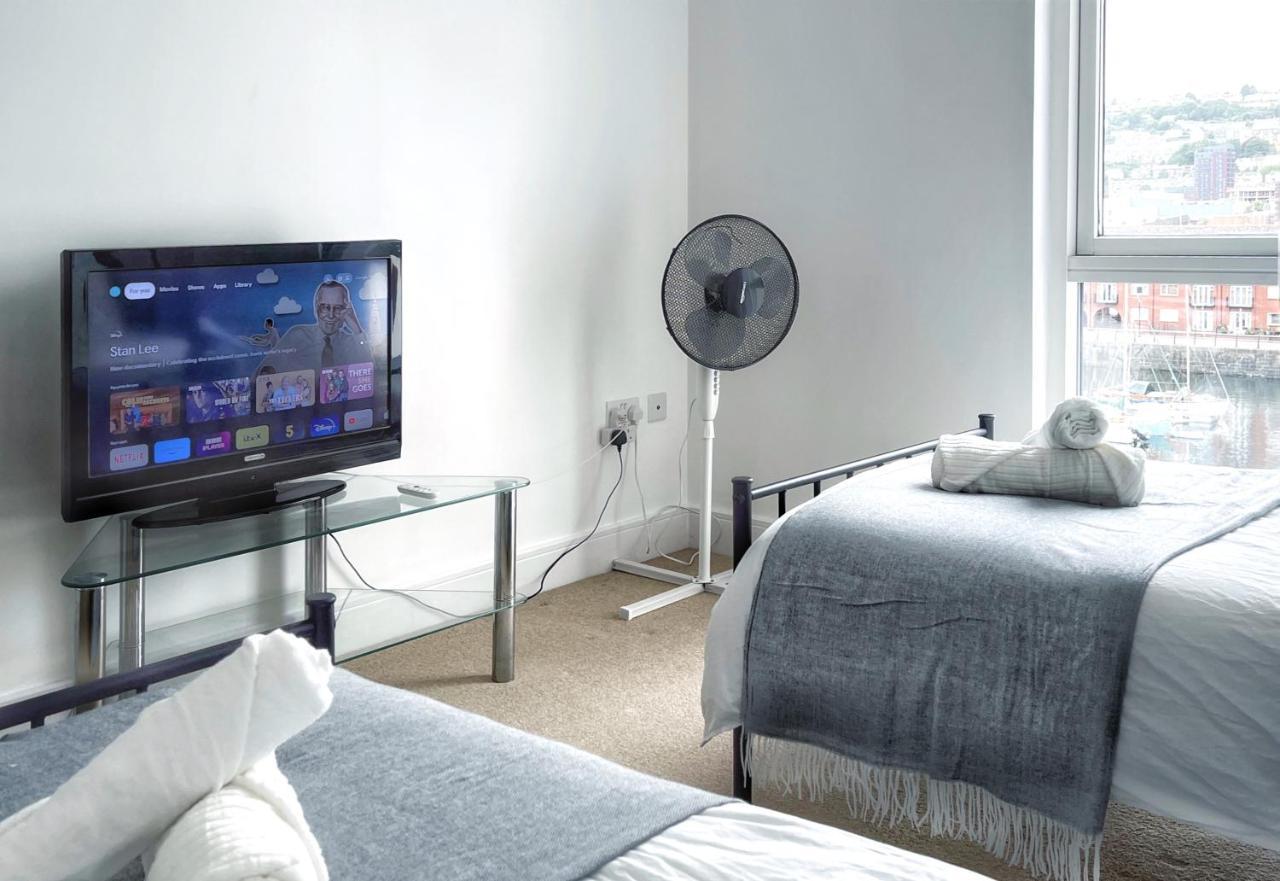 Elegant And Bright Seaside Apt In Swansea Marina Exteriör bild