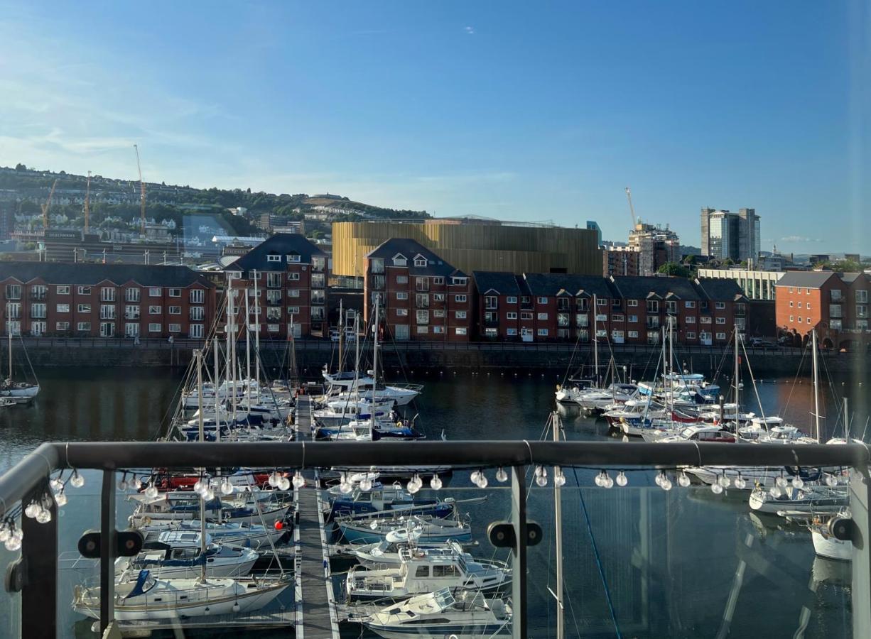 Elegant And Bright Seaside Apt In Swansea Marina Exteriör bild