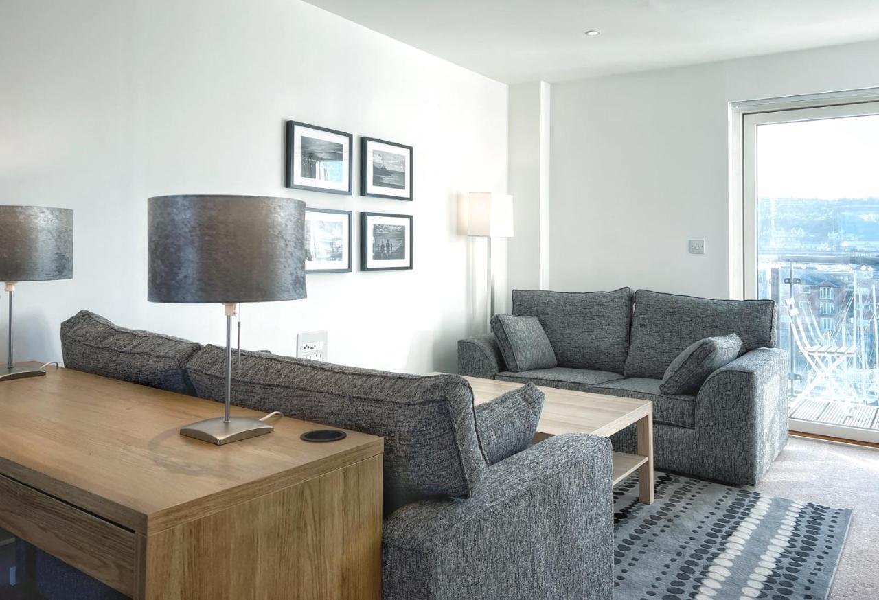 Elegant And Bright Seaside Apt In Swansea Marina Exteriör bild