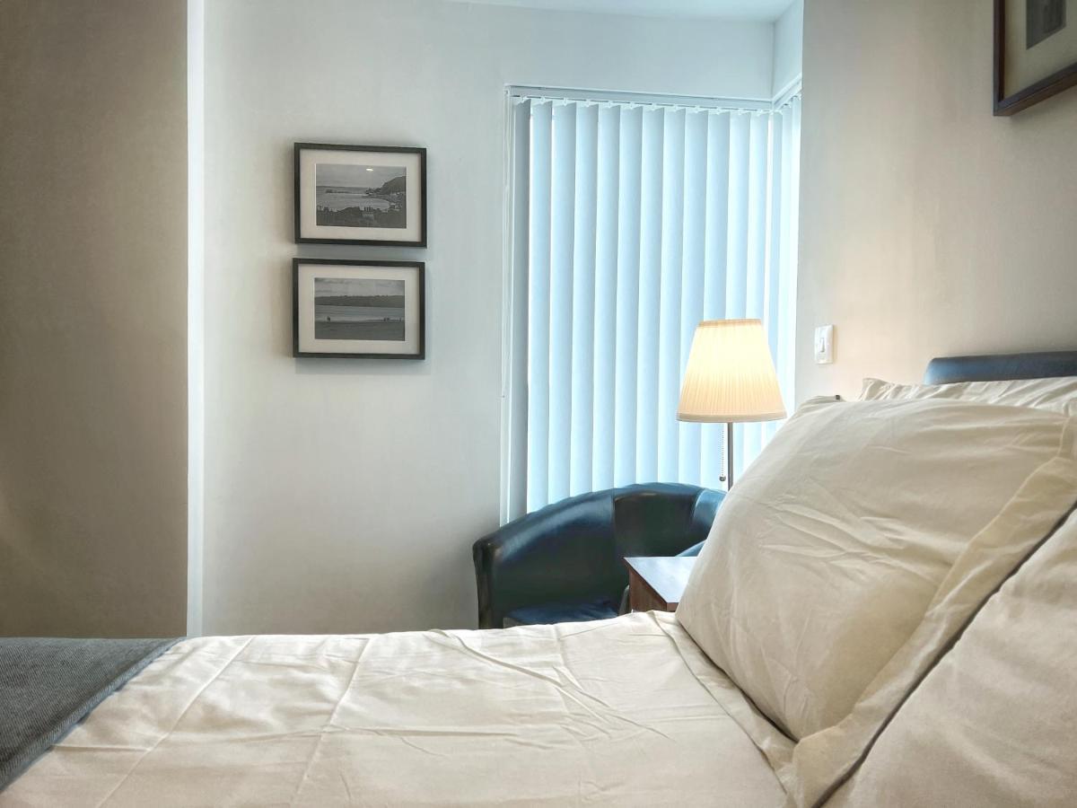 Elegant And Bright Seaside Apt In Swansea Marina Exteriör bild