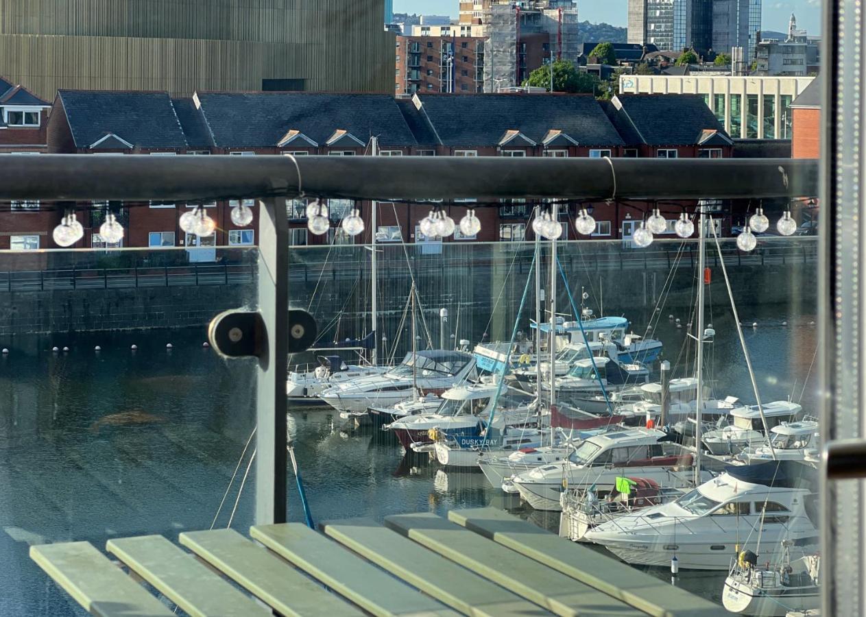 Elegant And Bright Seaside Apt In Swansea Marina Exteriör bild