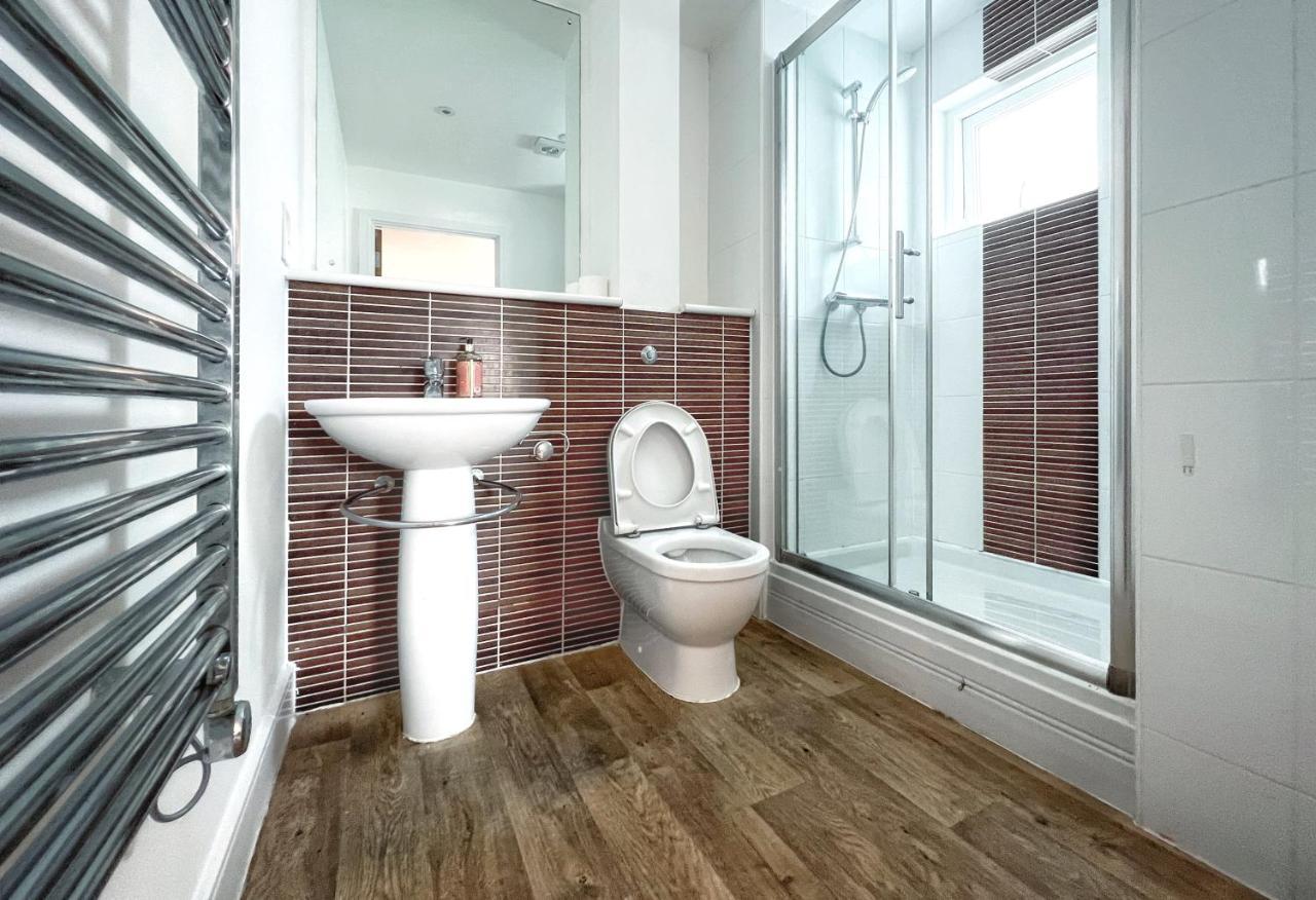 Elegant And Bright Seaside Apt In Swansea Marina Exteriör bild