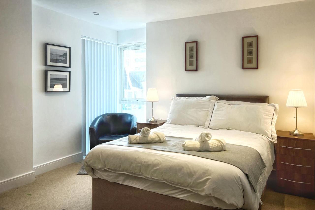 Elegant And Bright Seaside Apt In Swansea Marina Exteriör bild