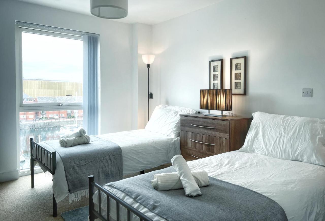 Elegant And Bright Seaside Apt In Swansea Marina Exteriör bild
